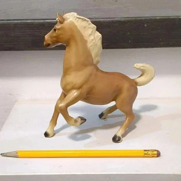 Tennessee Walker Horse Figurine - Picture 2 of 5